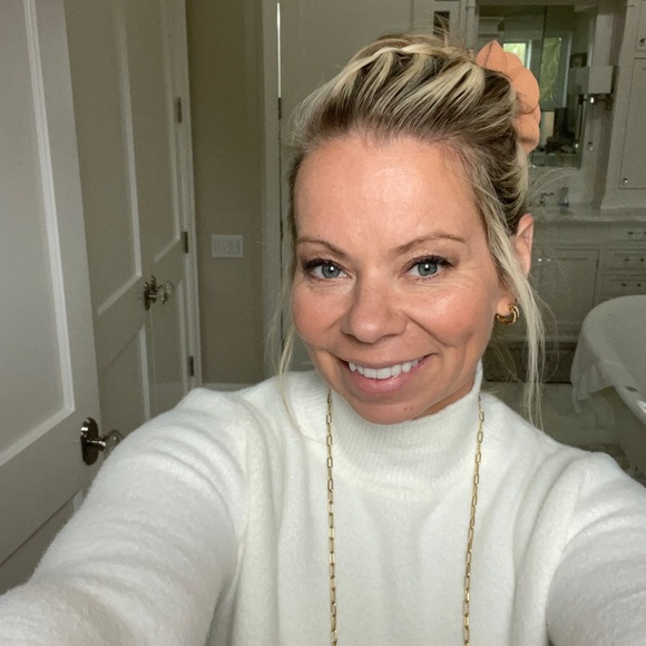 Hi I’m Kat. Posh II Ambassador love to buy and sell preloved treasures - Picture 6 of 7